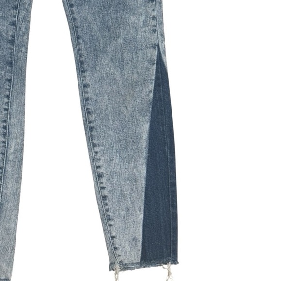 GUESS Acid Wash Two Tone 1981 Skinny Blue Denim Jeans Sz 28 Mid Rise Fray Ankle - Picture 4 of 9